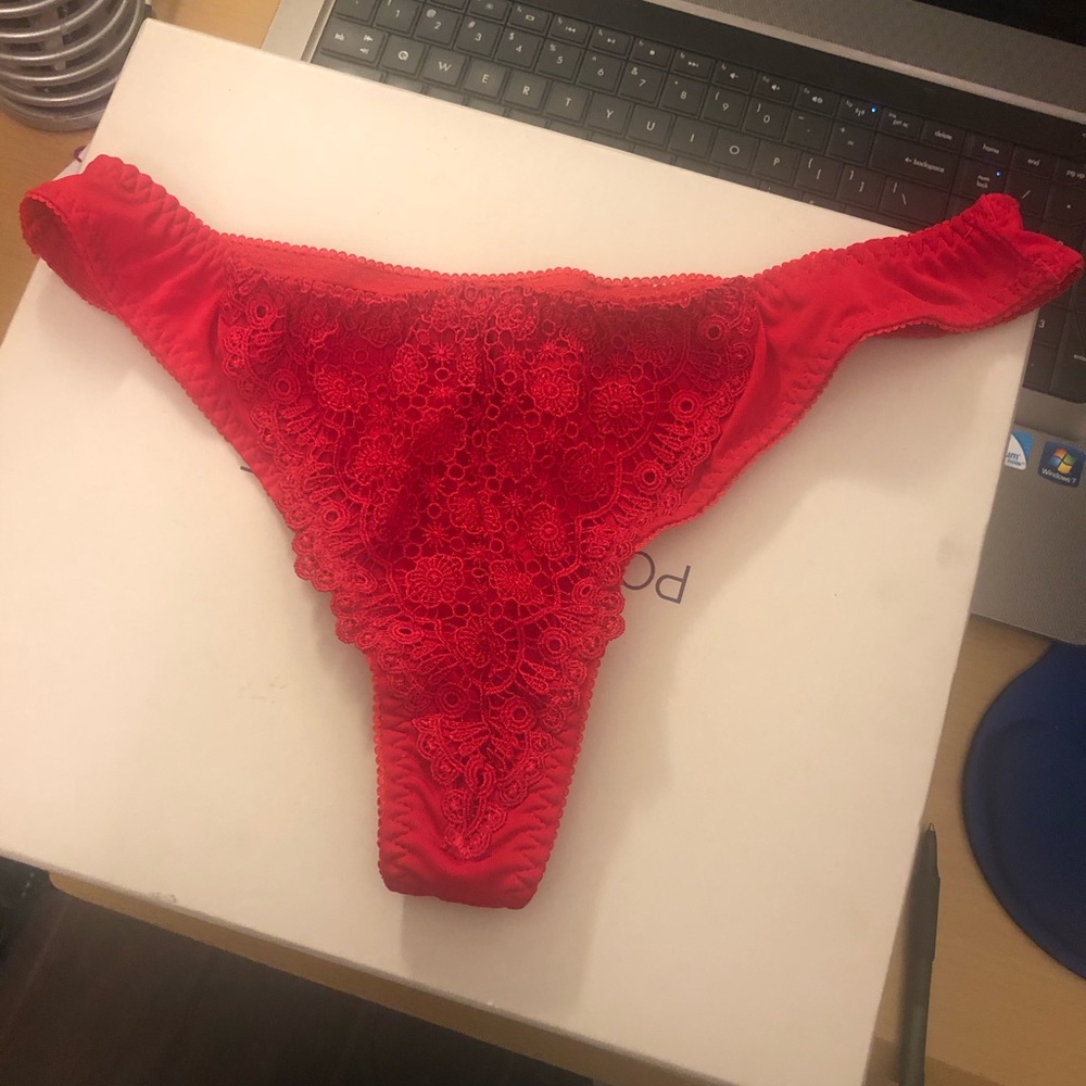 Brand New Frederick’s of Hollywood Red Thongs szXL